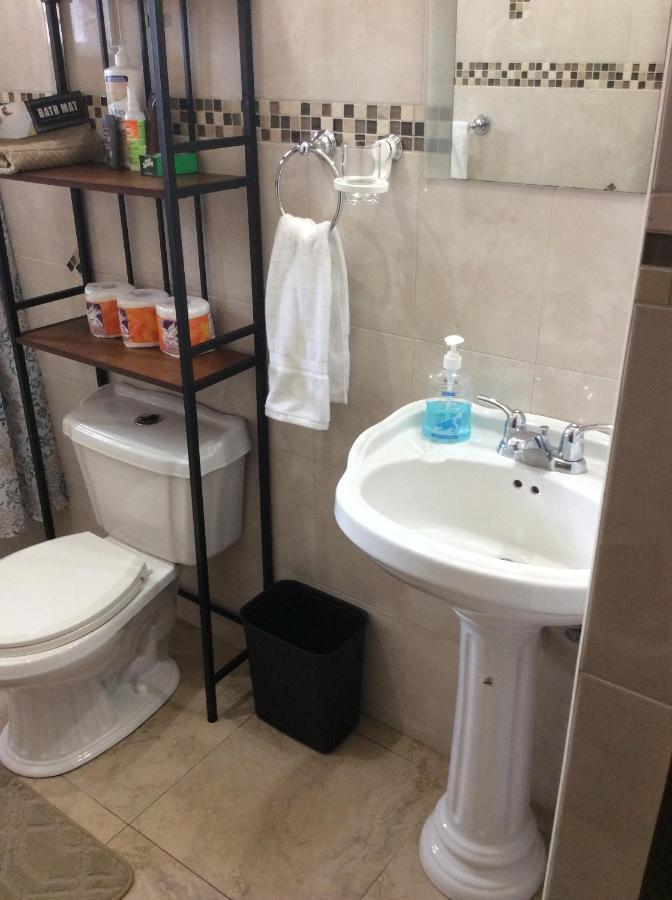 Le Quad - One Bedroom & Studio Apt - Private, Spacious & Secured Kingston Kültér fotó