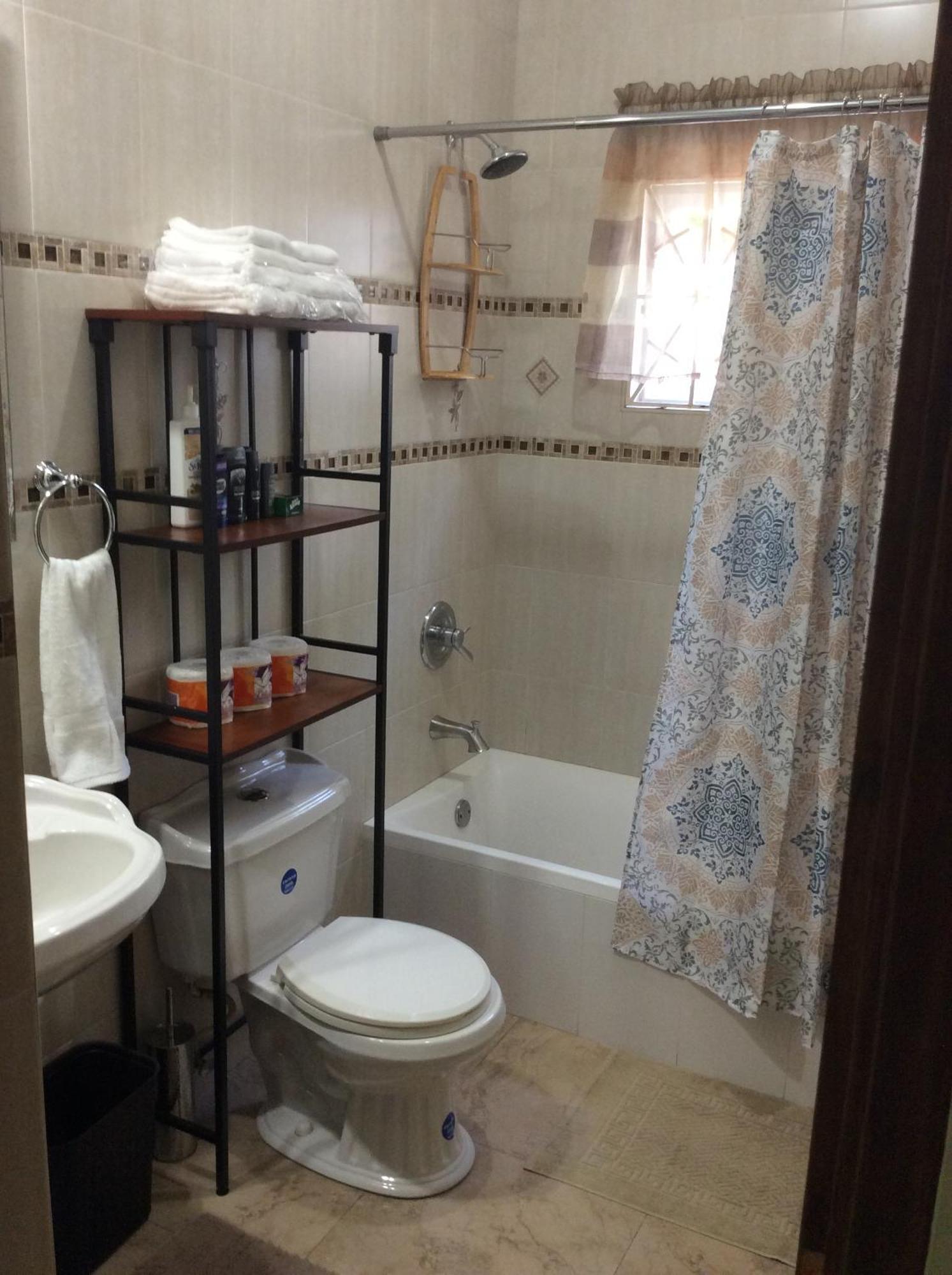 Le Quad - One Bedroom & Studio Apt - Private, Spacious & Secured Kingston Kültér fotó