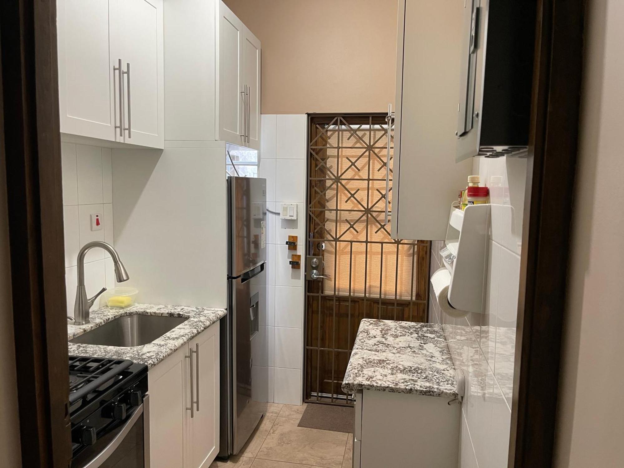 Le Quad - One Bedroom & Studio Apt - Private, Spacious & Secured Kingston Kültér fotó
