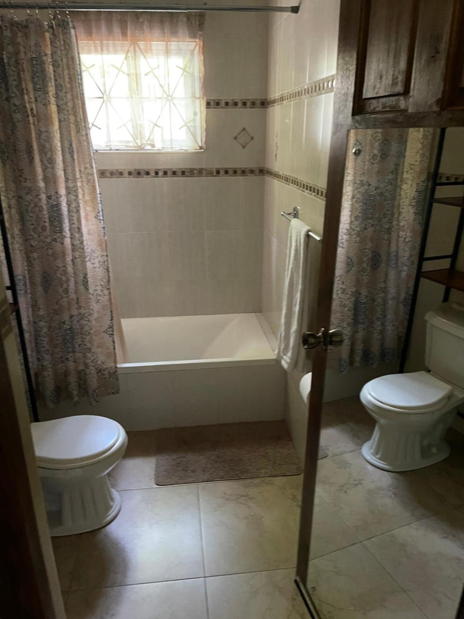 Le Quad - One Bedroom & Studio Apt - Private, Spacious & Secured Kingston Kültér fotó
